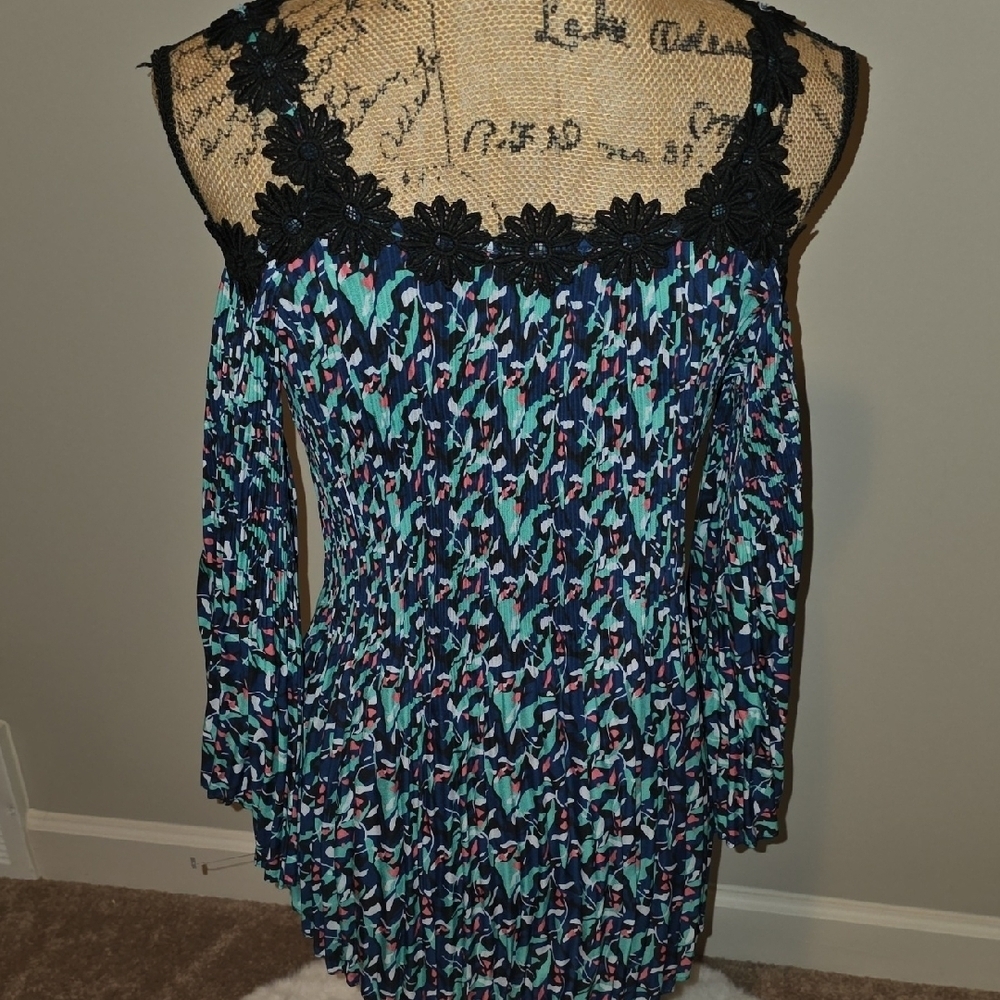 Kate & Mallory Black and Blue Patterned Top - Picture 3 of 6